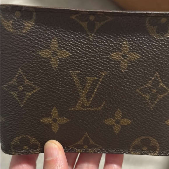 Louis Vuitton Brown Key and Card Holder with Textured Leather - Picture 1 of 10